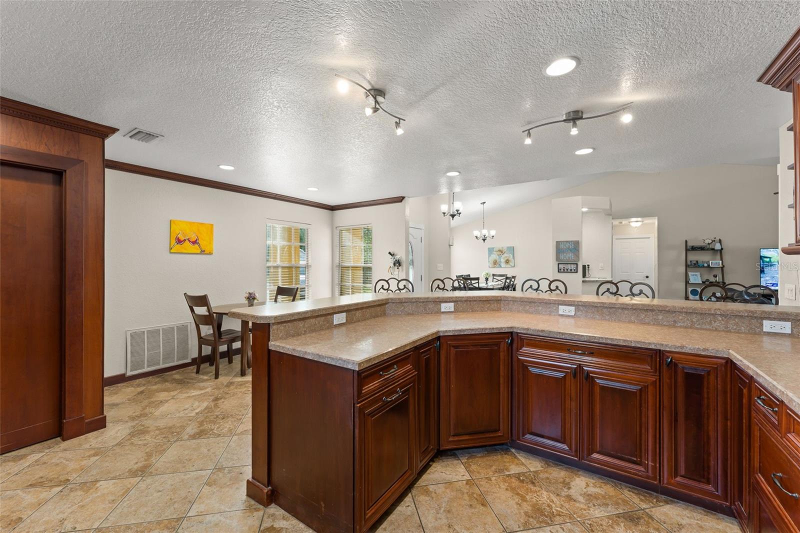 Image 11 of 38 For 340 Inglenook Circle