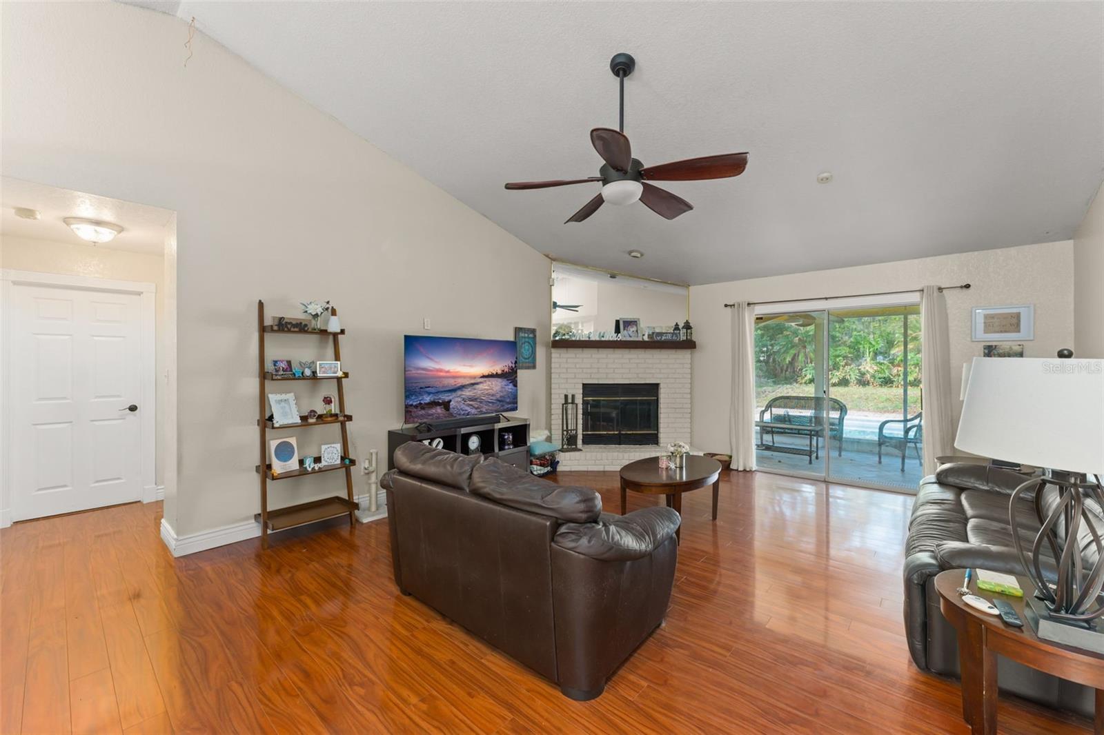 Image 13 of 38 For 340 Inglenook Circle