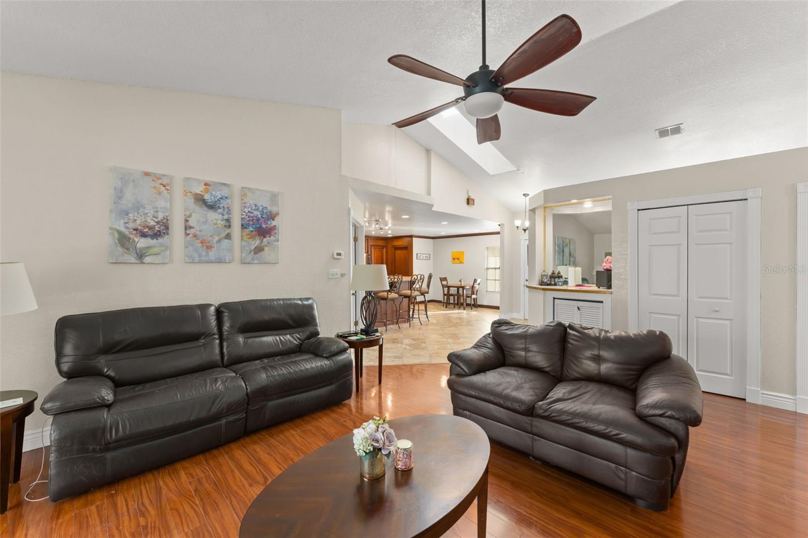 Image 16 of 38 For 340 Inglenook Circle