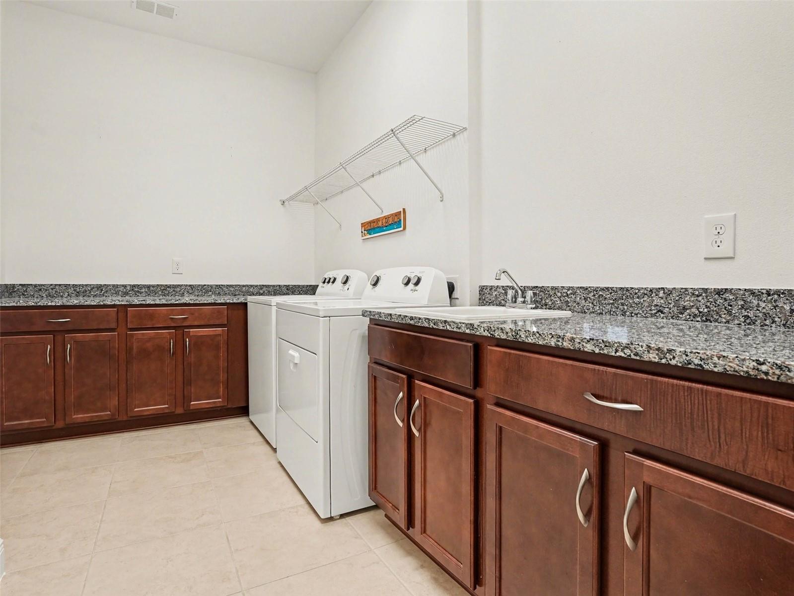 Image 13 of 30 For 2520 Yellow Brick Road