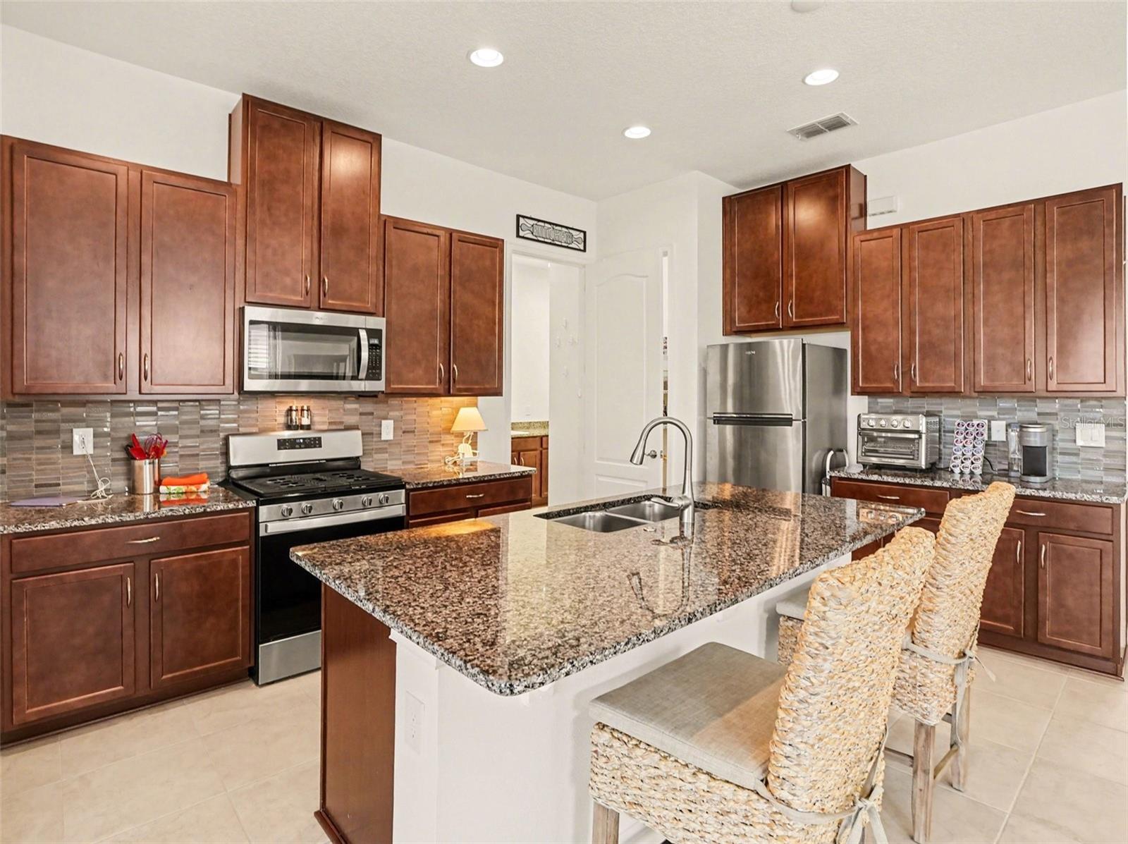 Image 8 of 30 For 2520 Yellow Brick Road