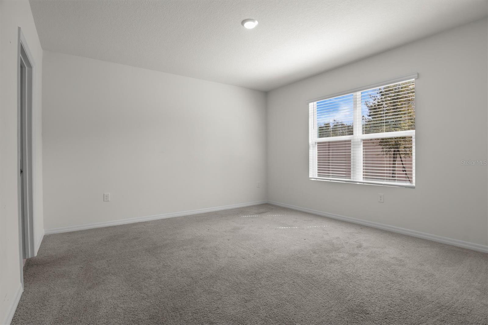 Image 11 of 26 For 1038 Victoria Parc Avenue