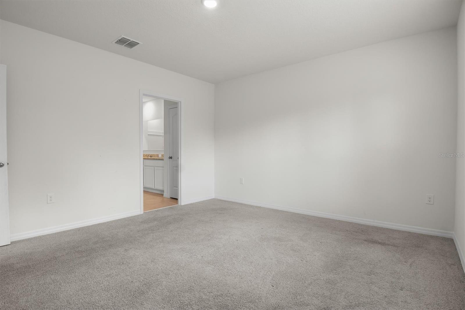 Image 12 of 26 For 1038 Victoria Parc Avenue