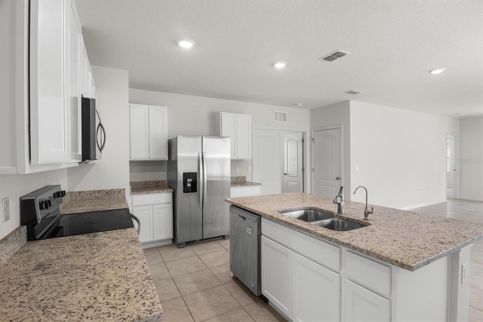 Image 5 of 26 For 1038 Victoria Parc Avenue