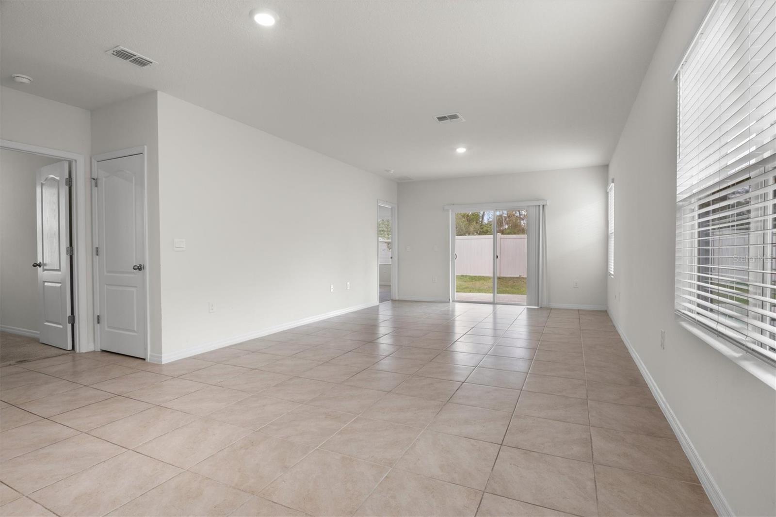 Image 9 of 26 For 1038 Victoria Parc Avenue