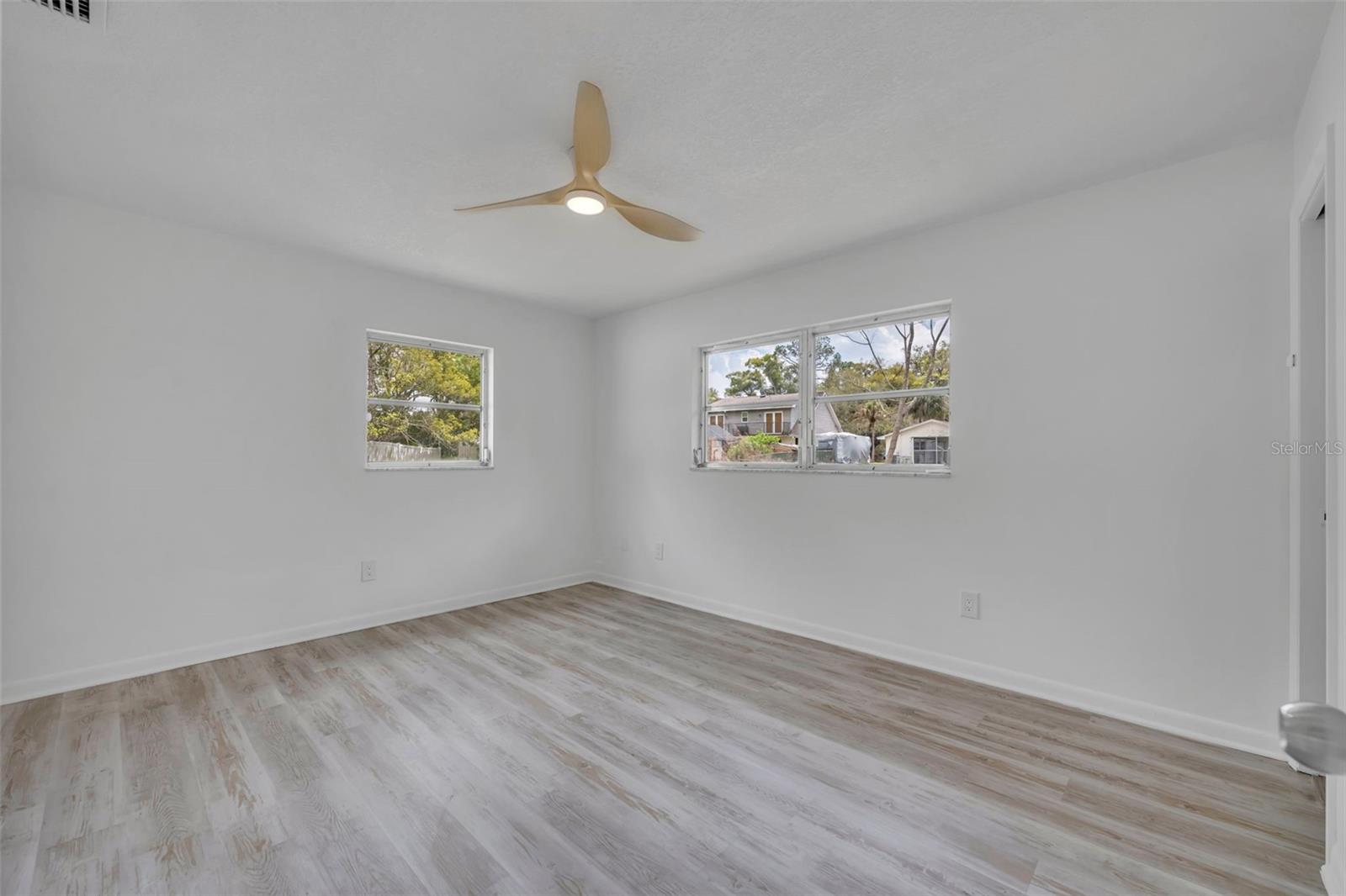 Image 16 of 47 For 5997 Sheryl Anita Street