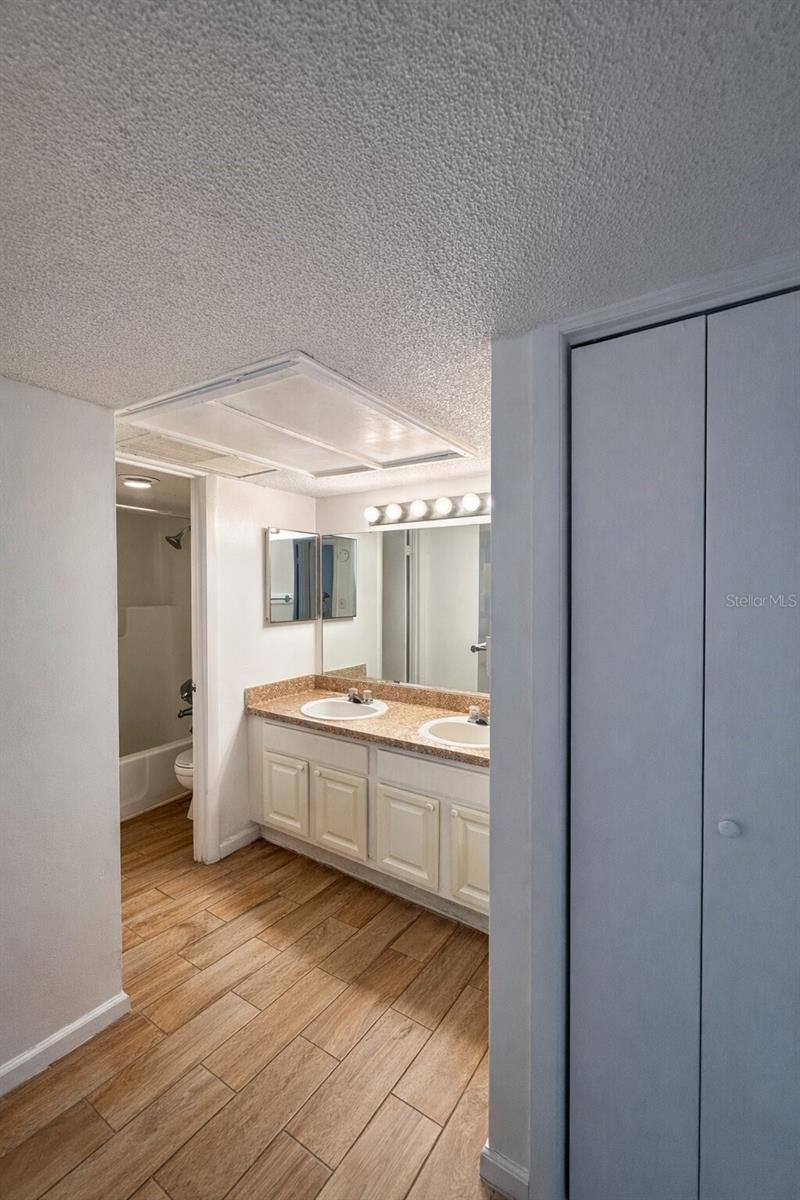 Image 10 of 14 For 2505 Alafaya Trail 8