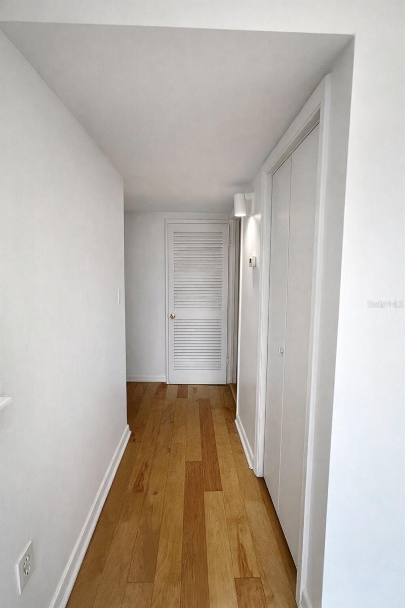 Image 6 of 14 For 2505 Alafaya Trail 8