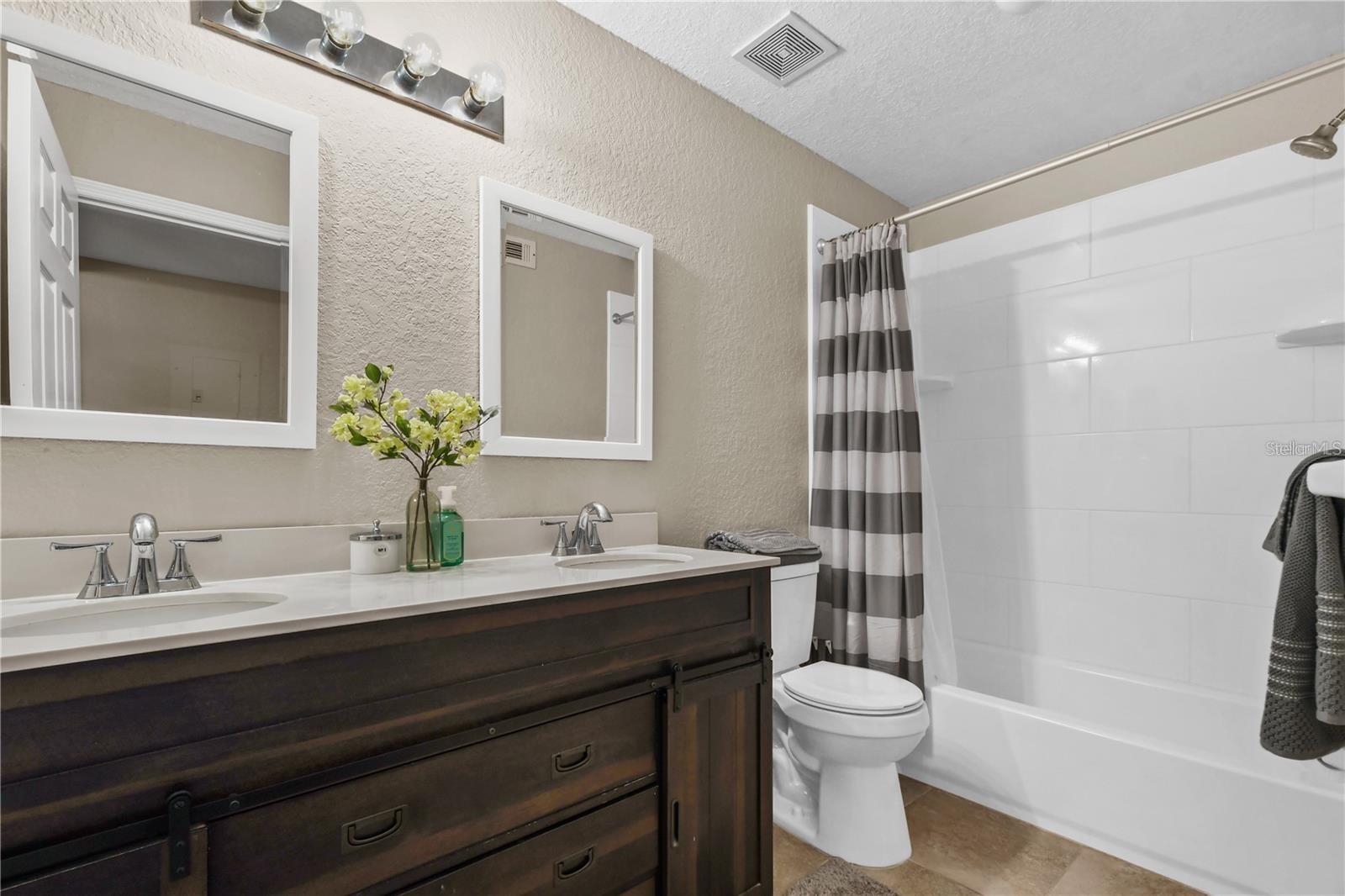 Image 13 of 22 For 13917 Fairway Island Drive 922