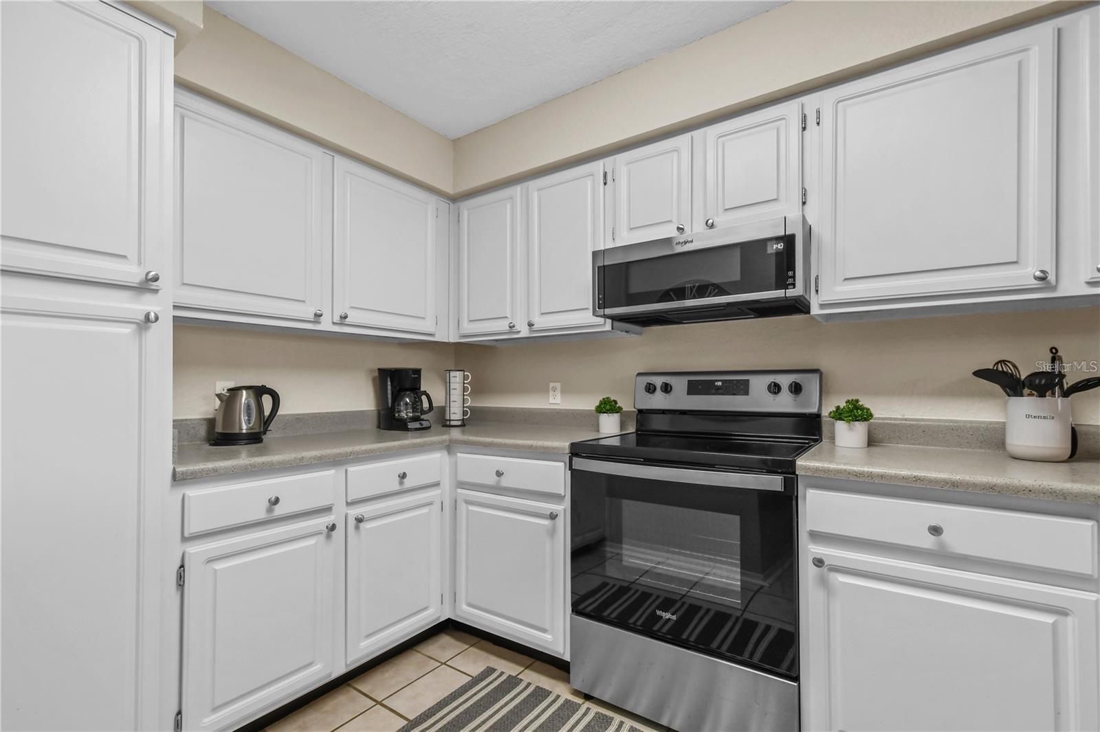 Image 2 of 22 For 13917 Fairway Island Drive 922