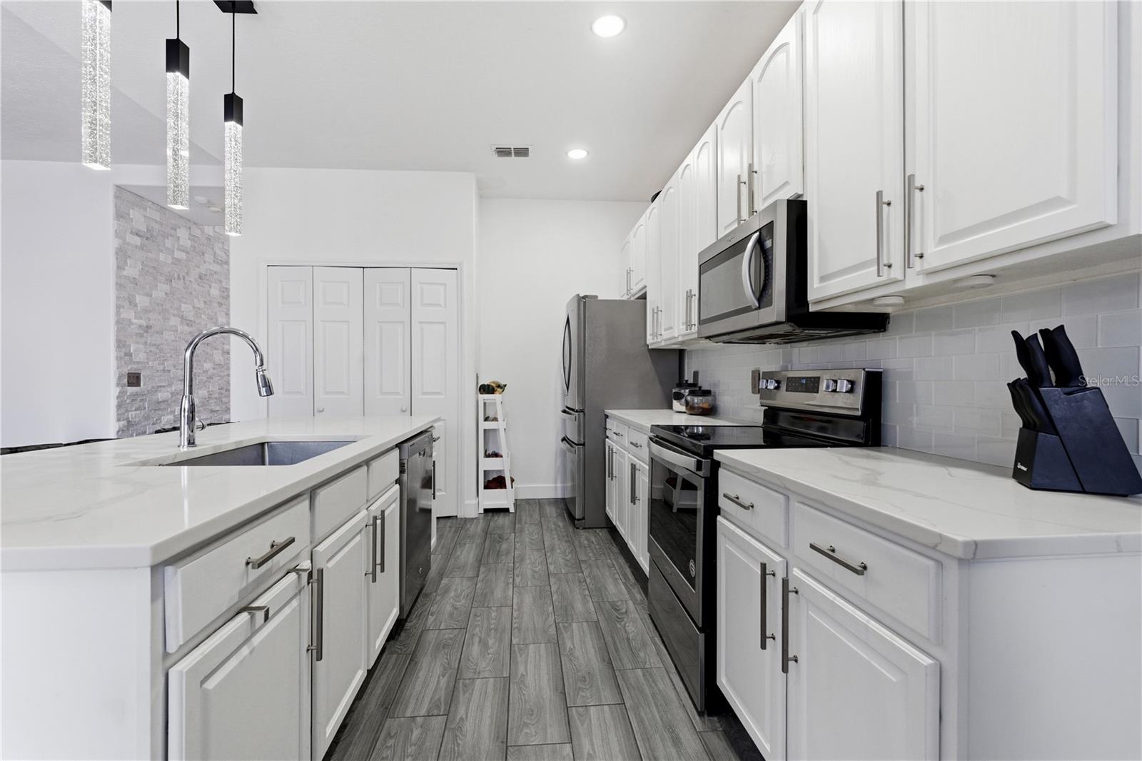 Image 33 of 48 For 13060 Hatherton Circle