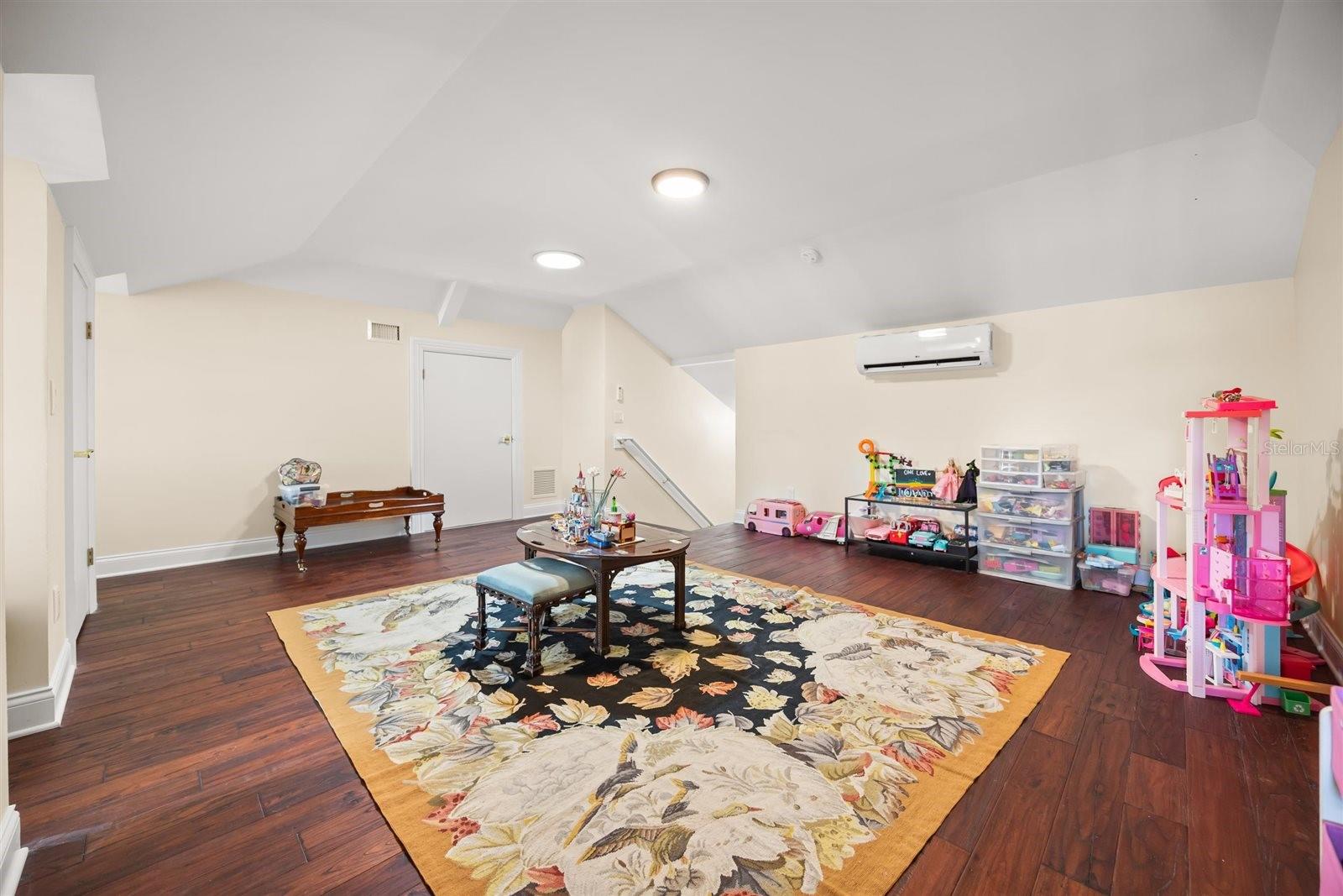 Image 34 of 44 For 1760 Via Venetia