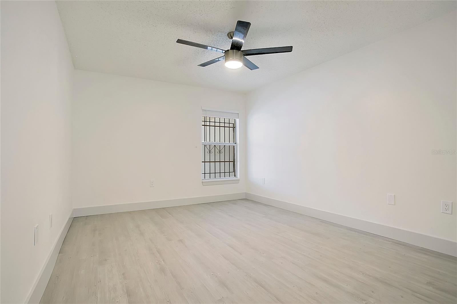 Image 13 of 18 For 2861 Willow Run