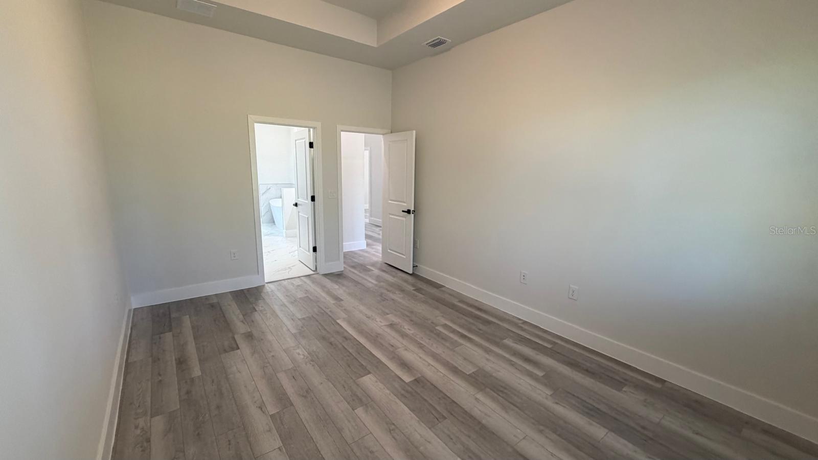 Listing photo id 14 for 13222 Irwin Drive