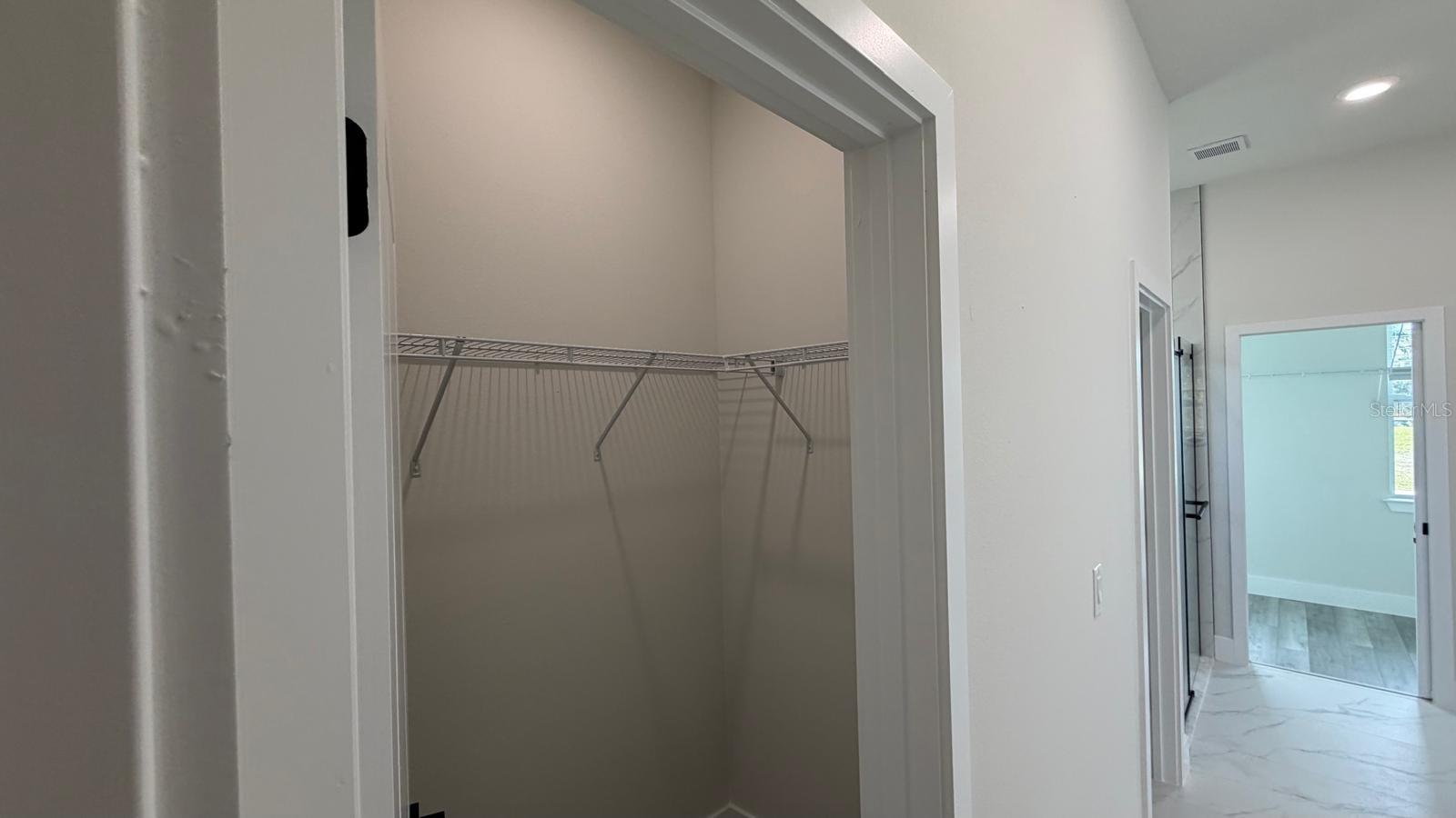 Listing photo id 15 for 13222 Irwin Drive