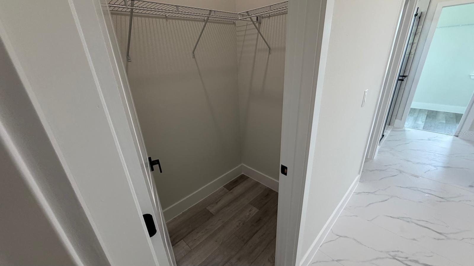 Listing photo id 16 for 13222 Irwin Drive