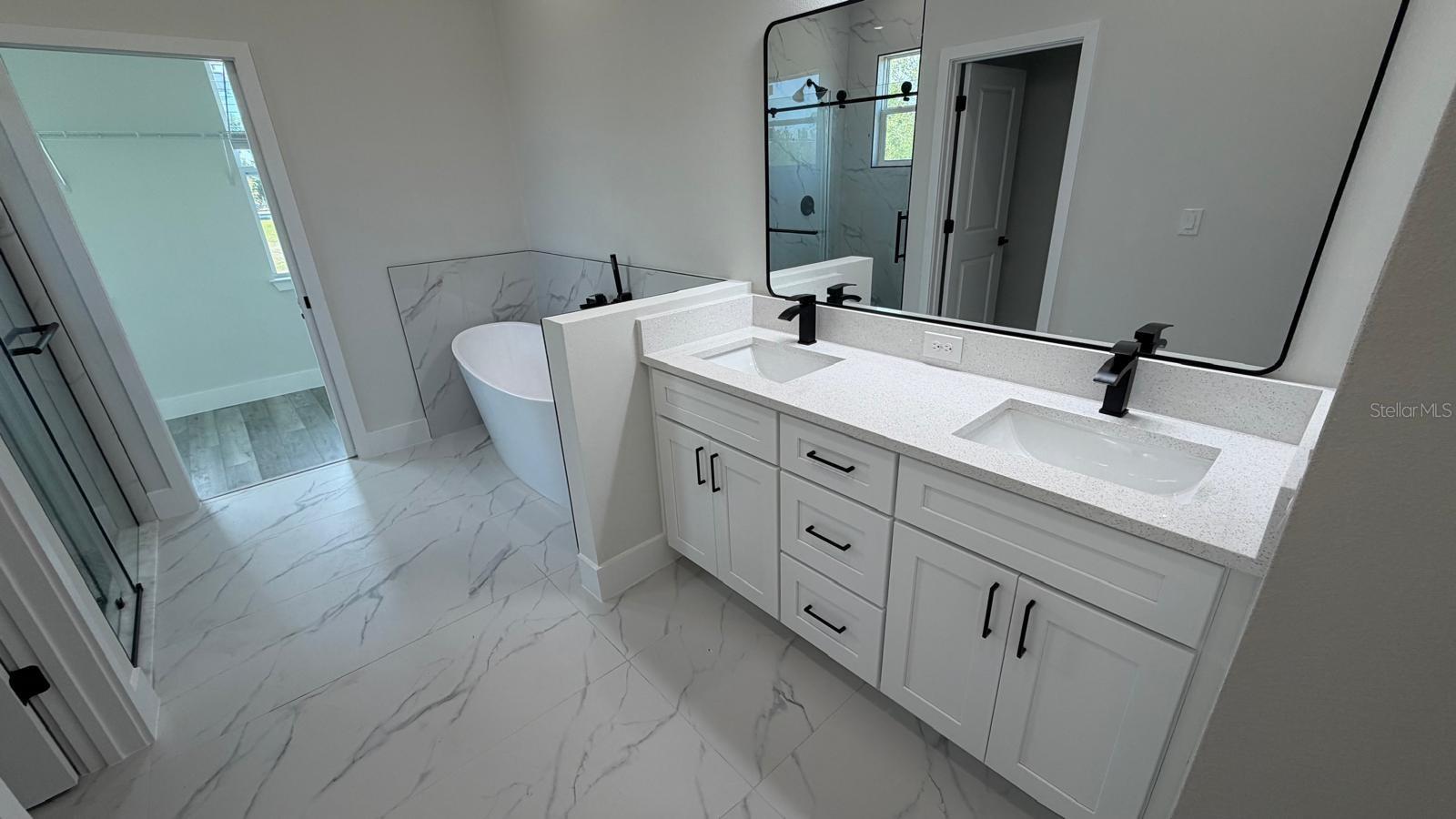 Listing photo id 18 for 13222 Irwin Drive