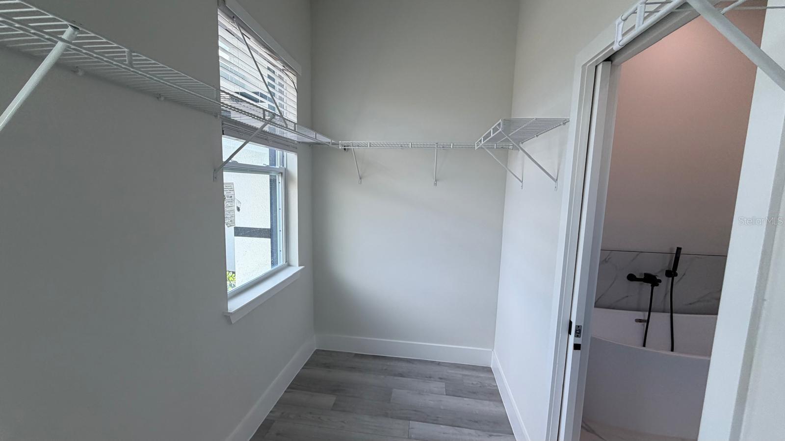 Listing photo id 24 for 13222 Irwin Drive