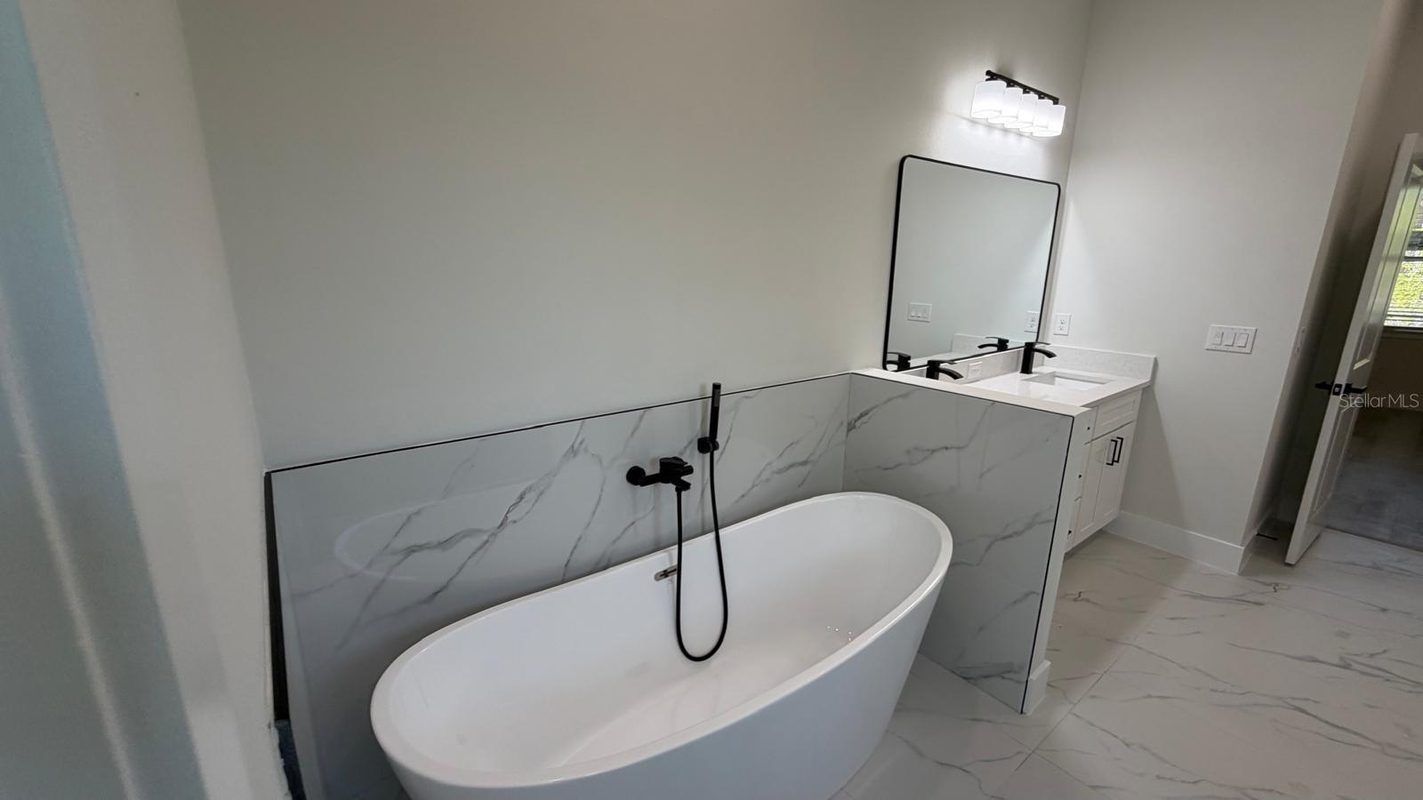 Listing photo id 25 for 13222 Irwin Drive