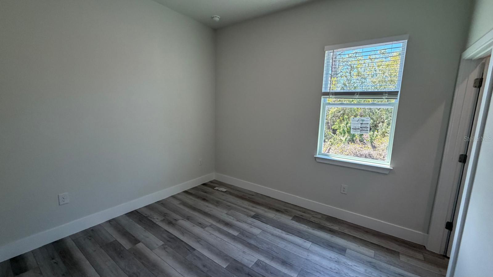 Listing photo id 34 for 13222 Irwin Drive