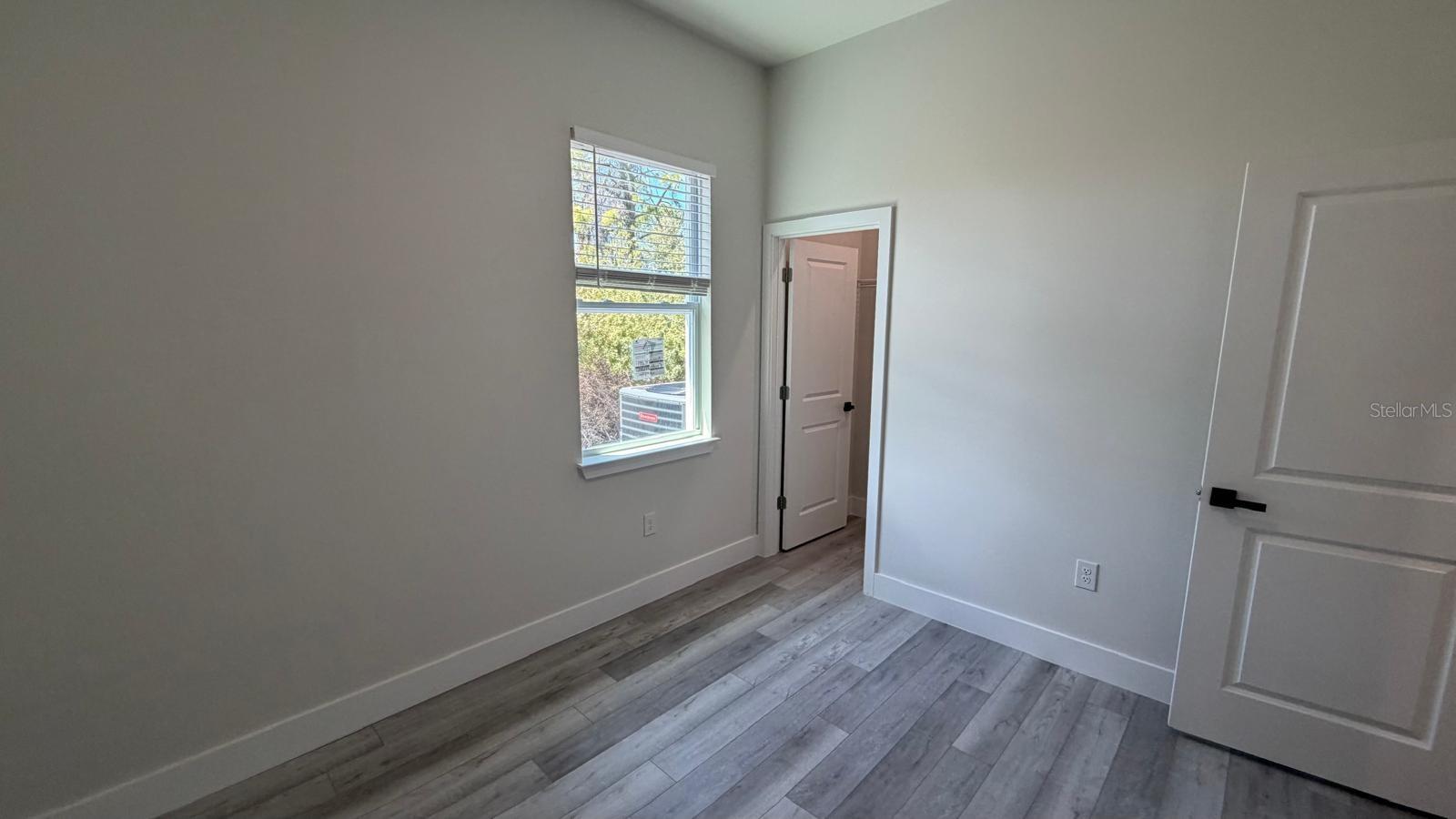 Listing photo id 35 for 13222 Irwin Drive