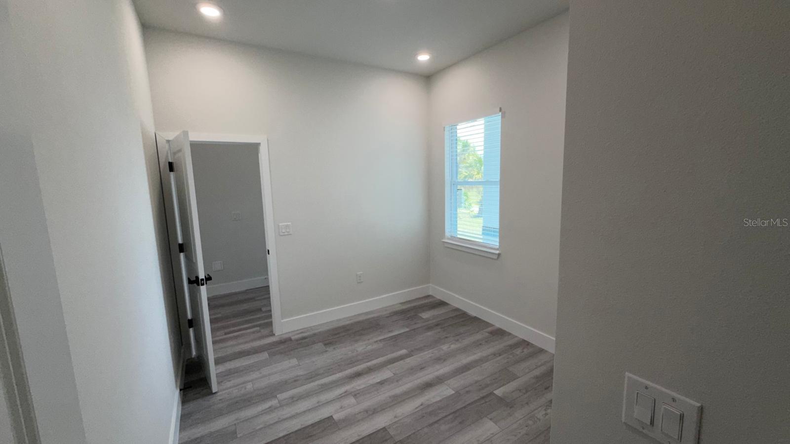 Listing photo id 41 for 13222 Irwin Drive