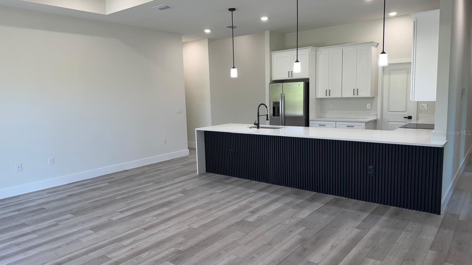 Listing photo id 3 for 13222 Irwin Drive