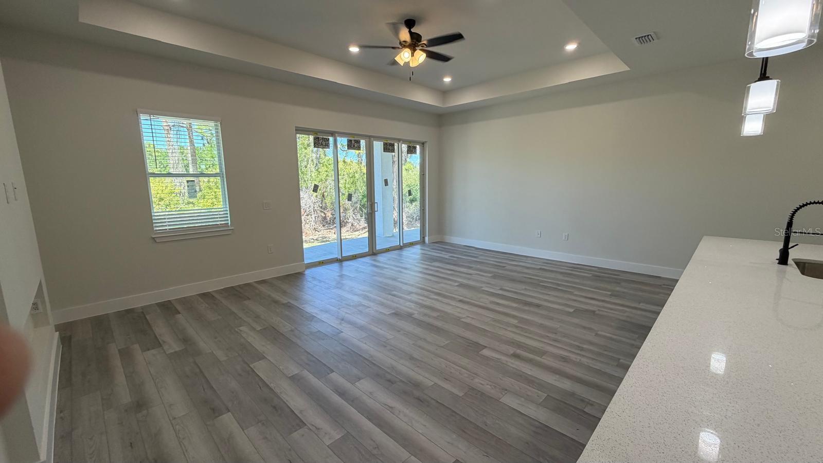 Listing photo id 4 for 13222 Irwin Drive