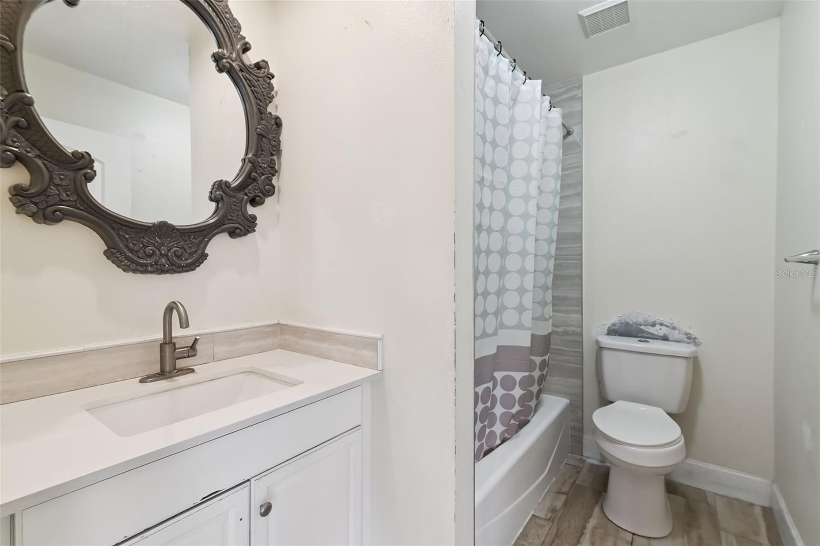 Image 17 of 20 For 2260 Dolarway Street