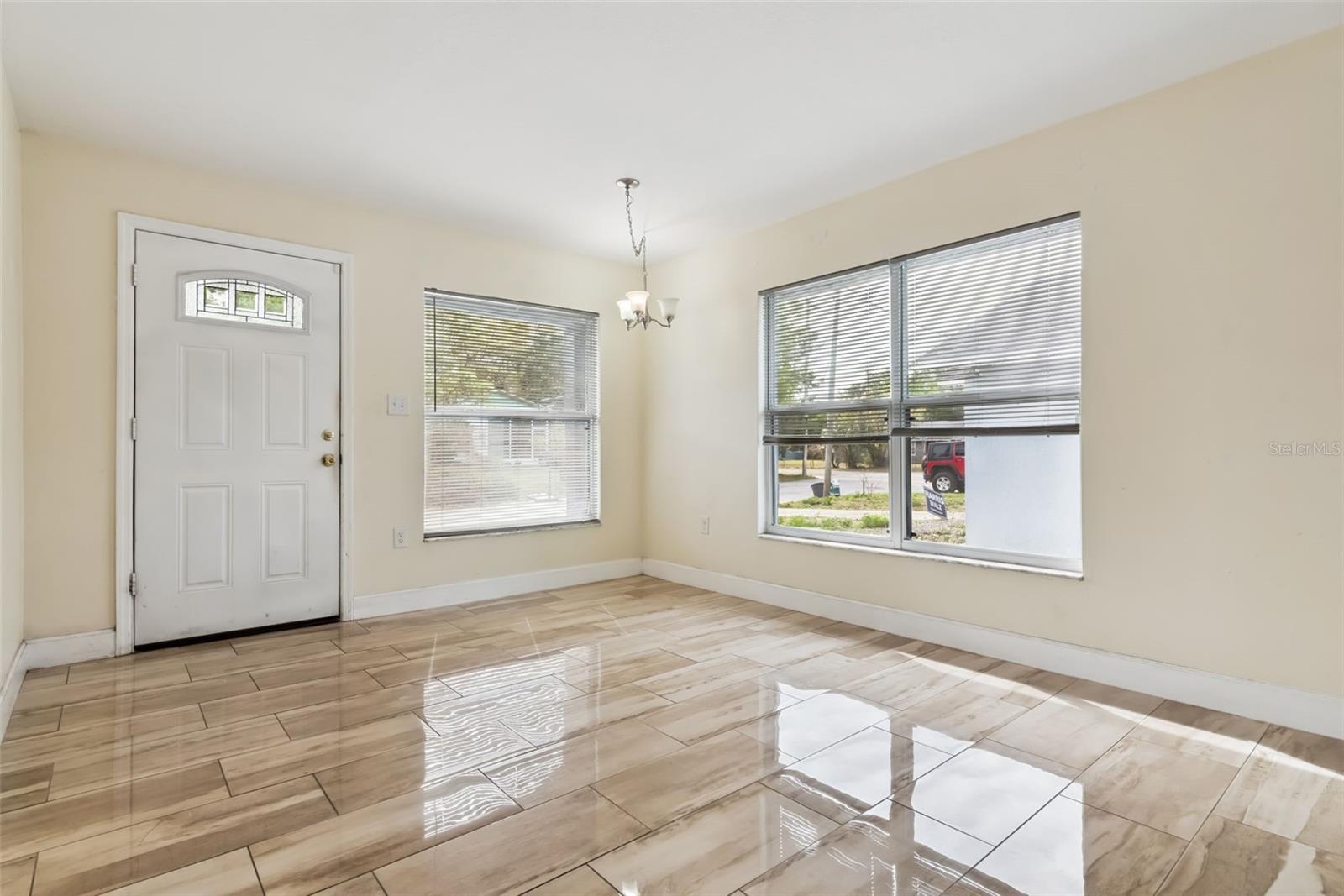 Image 3 of 20 For 2260 Dolarway Street