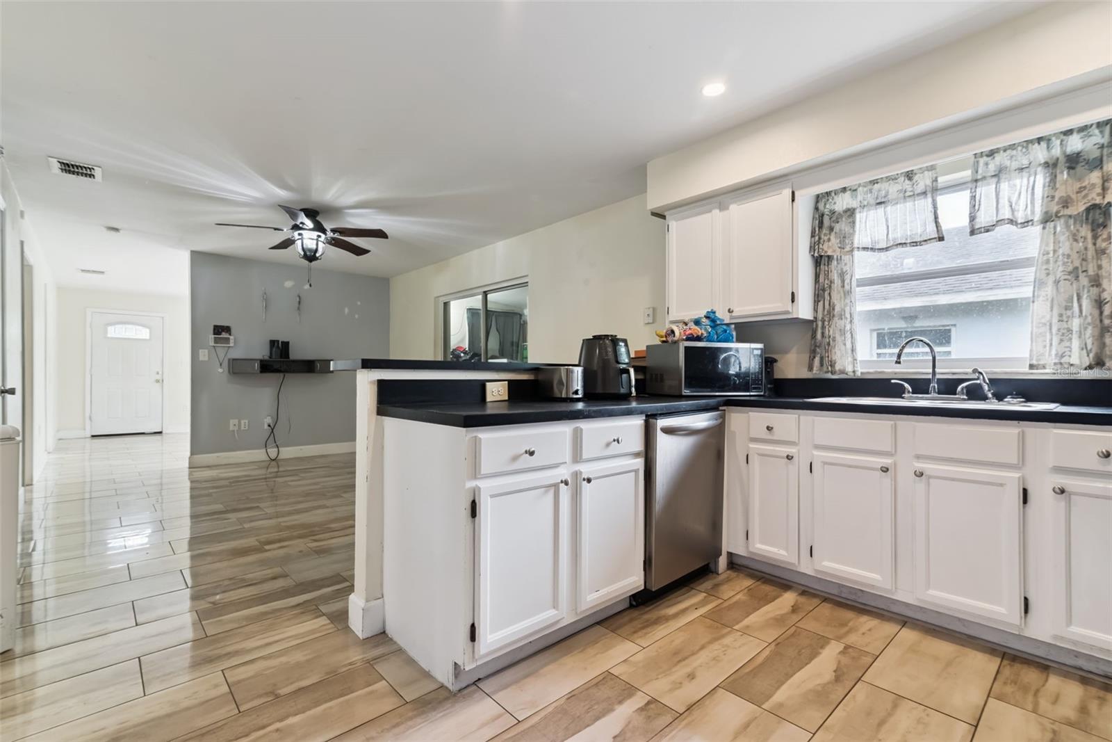 Image 9 of 20 For 2260 Dolarway Street