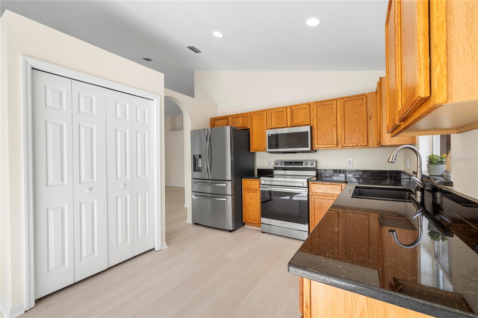 Image 11 of 38 For 1240 Vinetree Drive