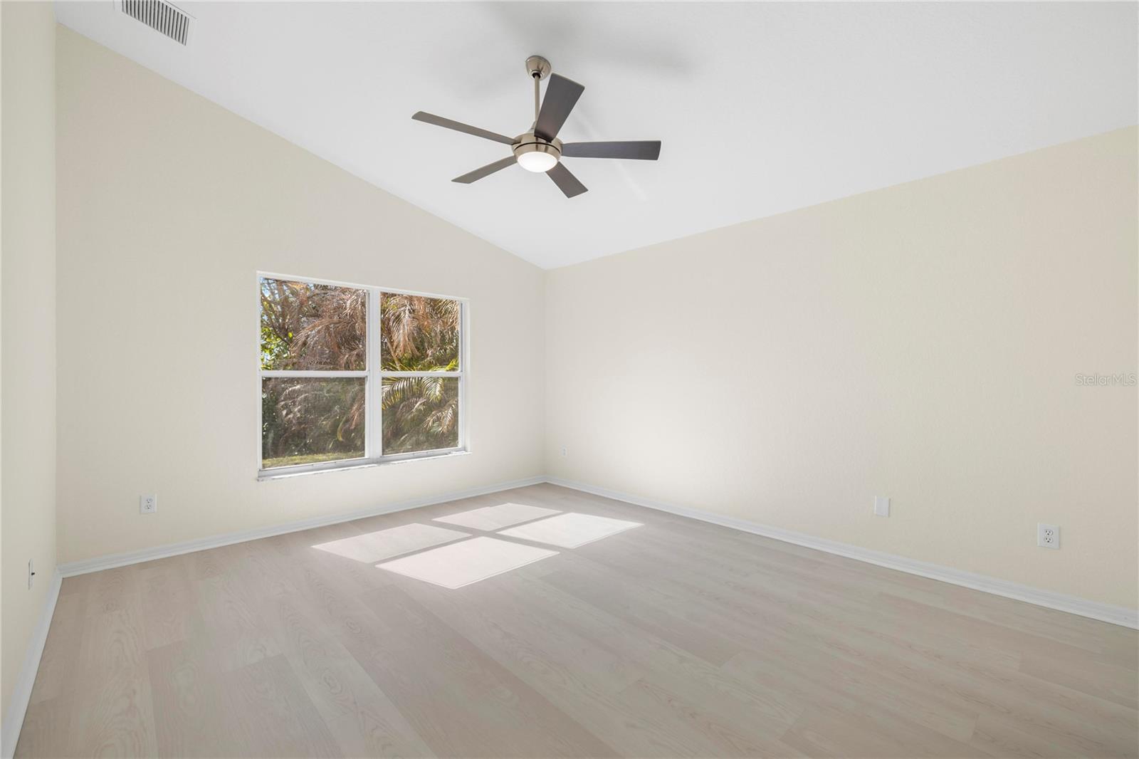 Image 14 of 38 For 1240 Vinetree Drive