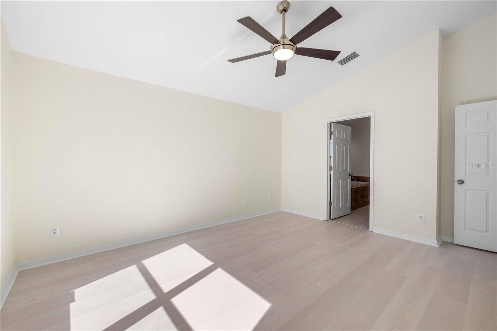 Image 17 of 38 For 1240 Vinetree Drive