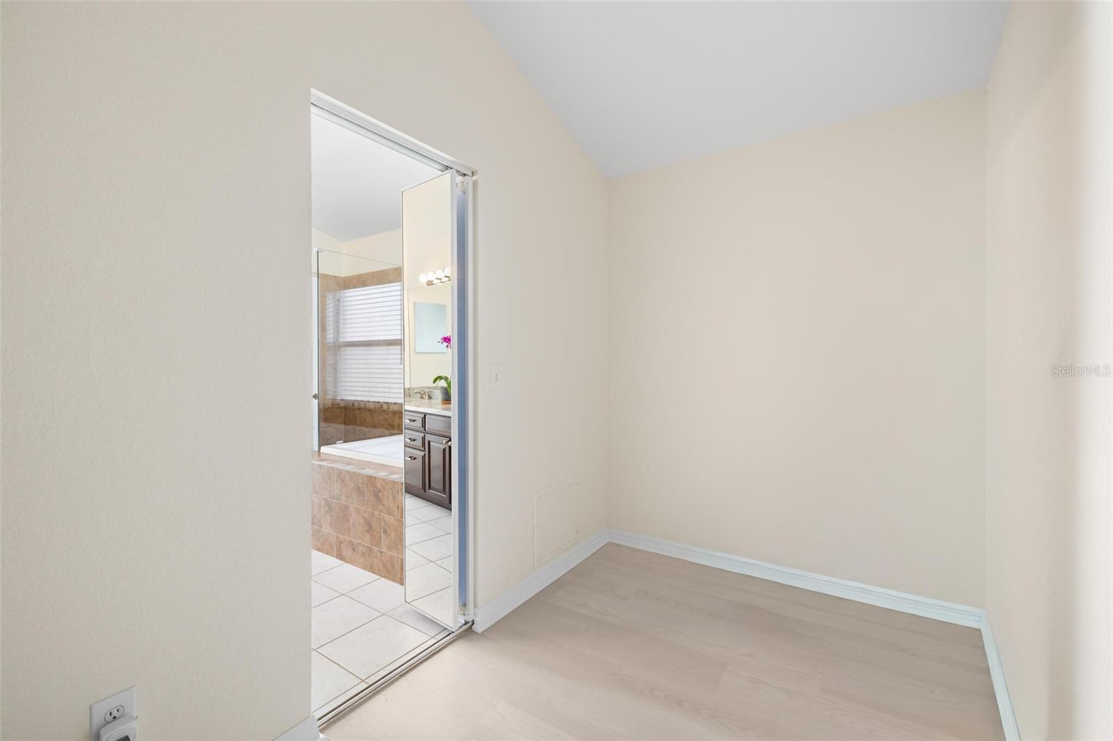 Image 19 of 38 For 1240 Vinetree Drive