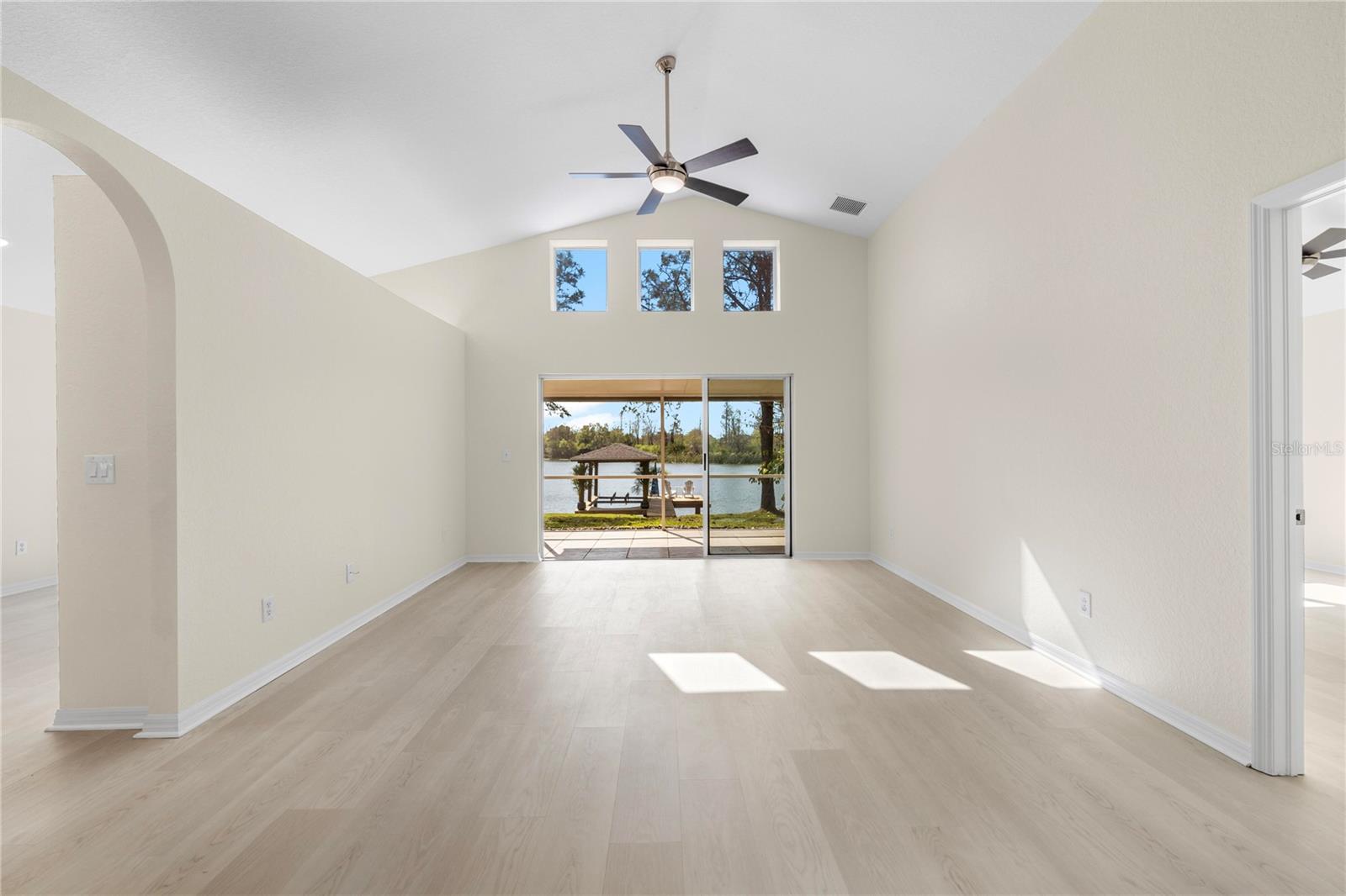 Image 4 of 38 For 1240 Vinetree Drive