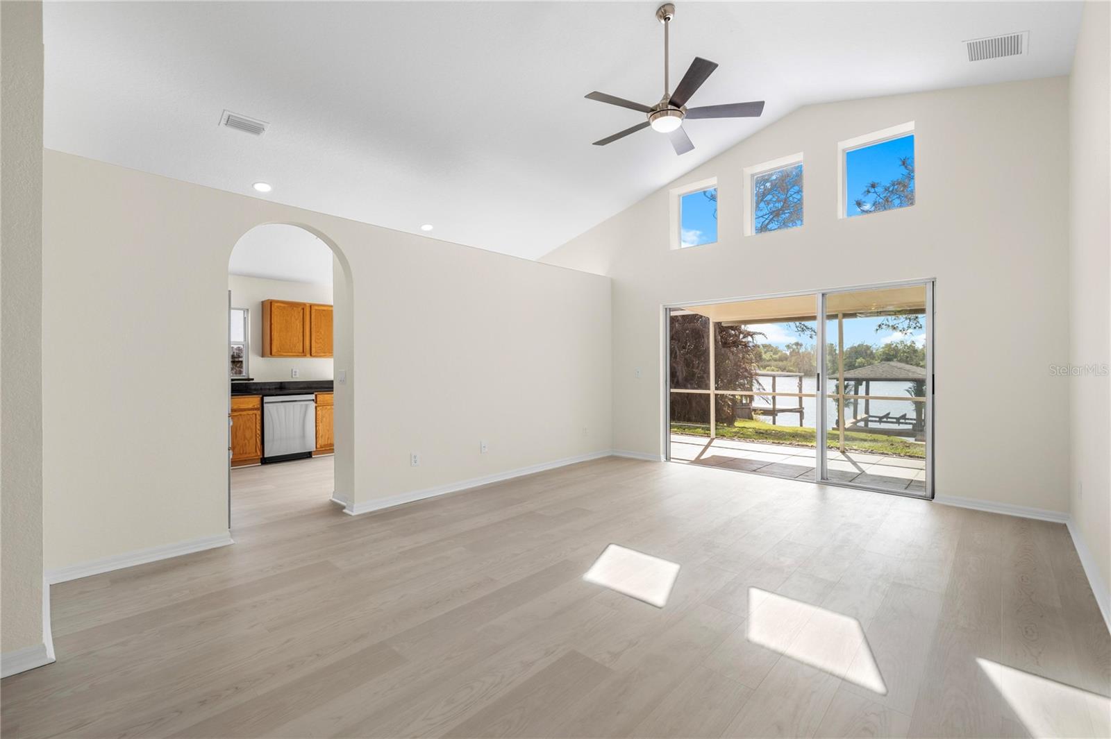 Image 5 of 38 For 1240 Vinetree Drive