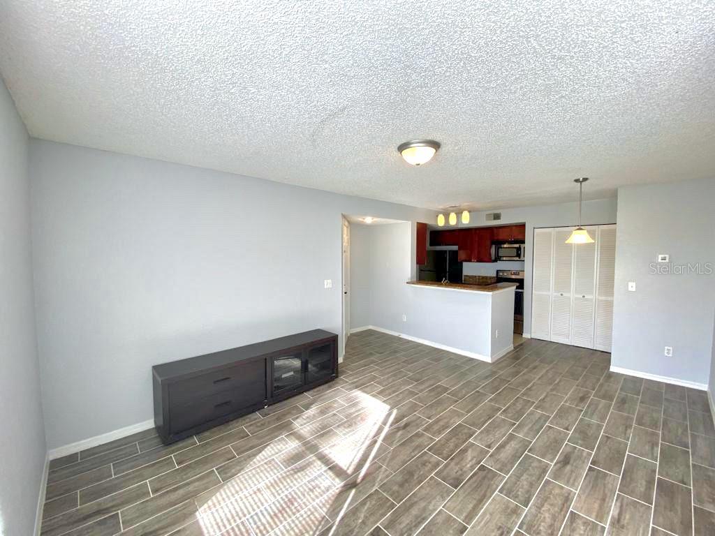 Image 5 of 21 For 5152 Conroy Road 1324