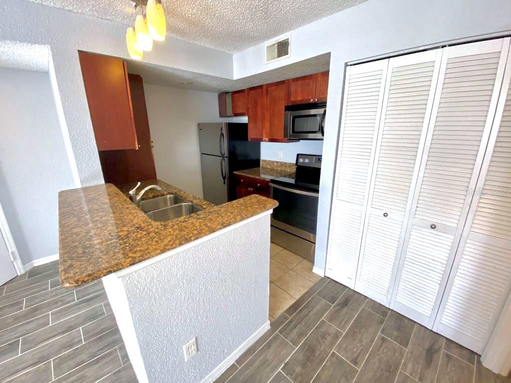 Image 8 of 21 For 5152 Conroy Road 1324