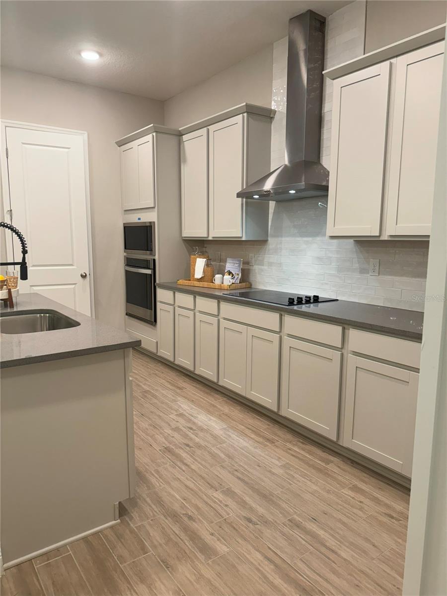 Image 14 of 29 For 2920 Voyager Avenue
