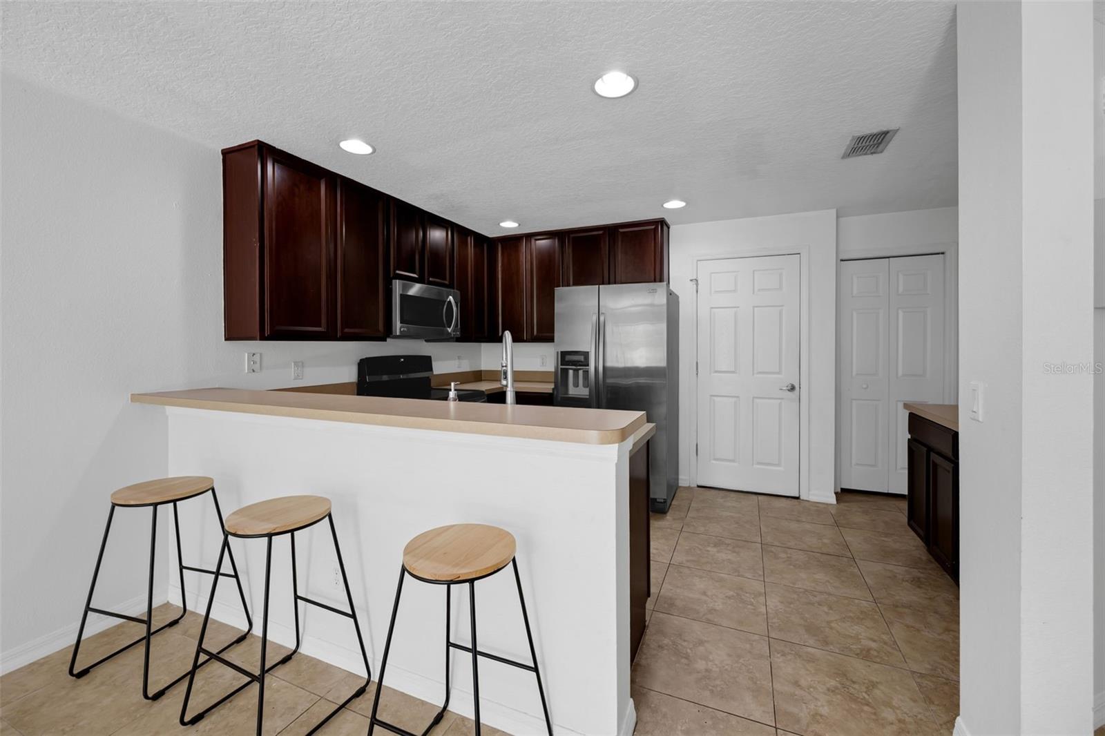 Image 8 of 39 For 4587 Lacebark Trail