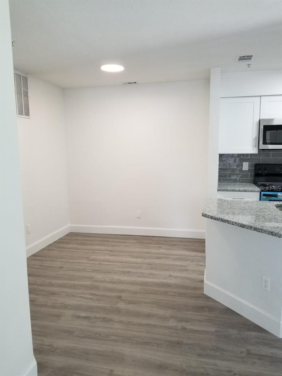 Image 5 of 18 For 238 Afton Square 206