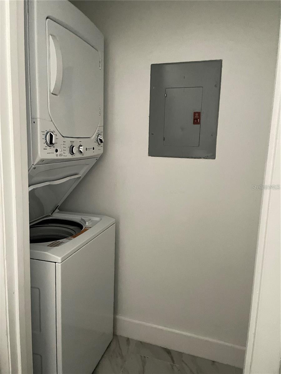 Image 7 of 18 For 238 Afton Square 206