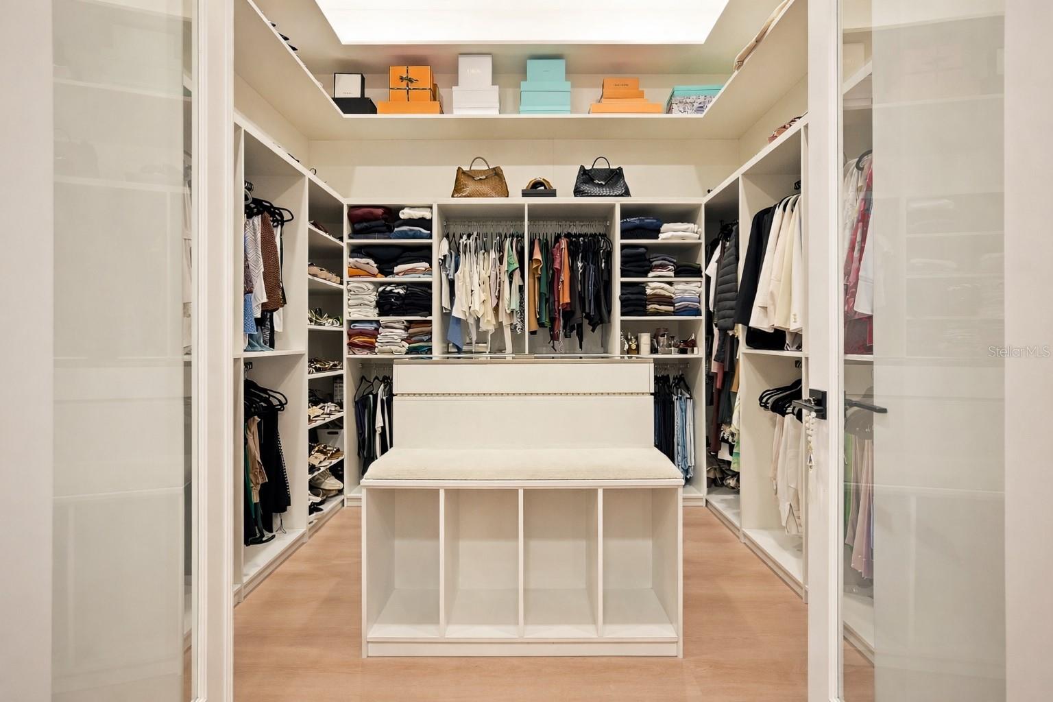 Image 21 of 47 For 16077 Barkly Ridge Court