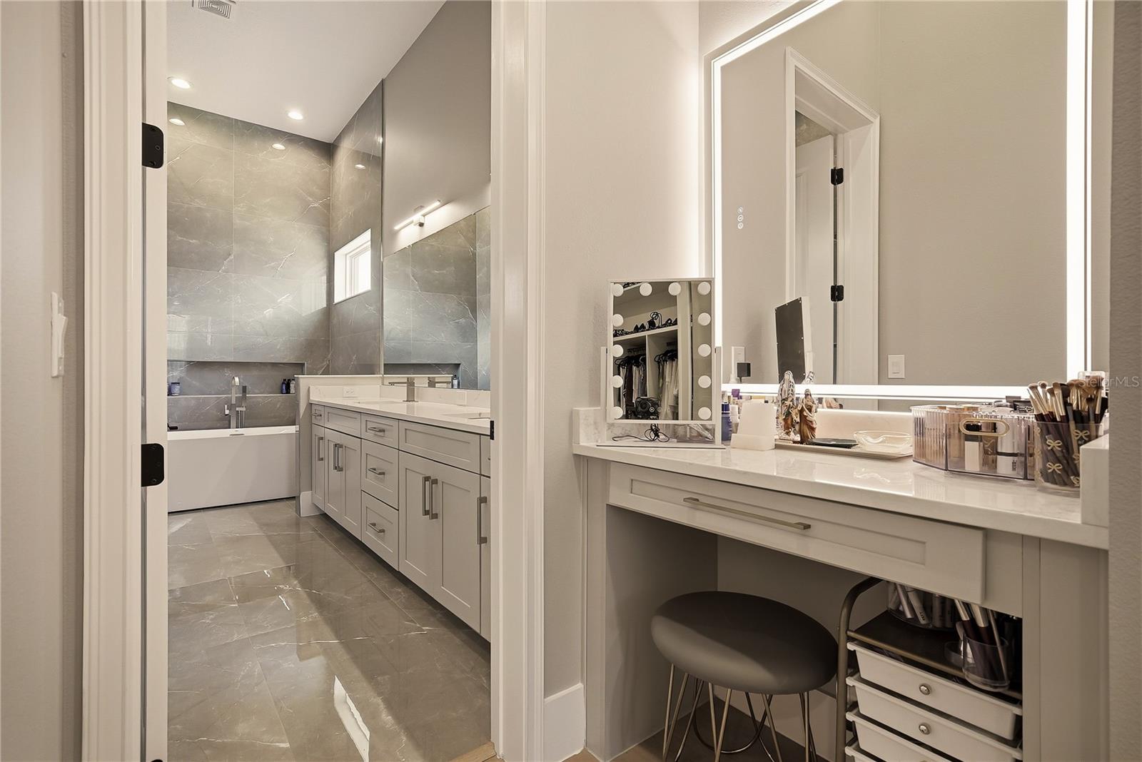 Image 22 of 47 For 16077 Barkly Ridge Court