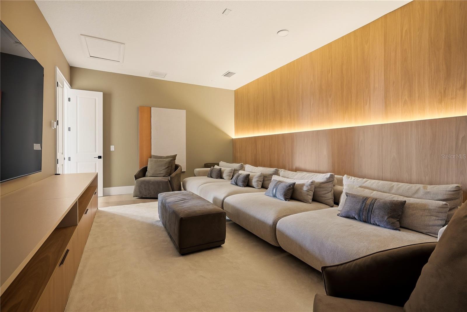 Image 38 of 47 For 16077 Barkly Ridge Court