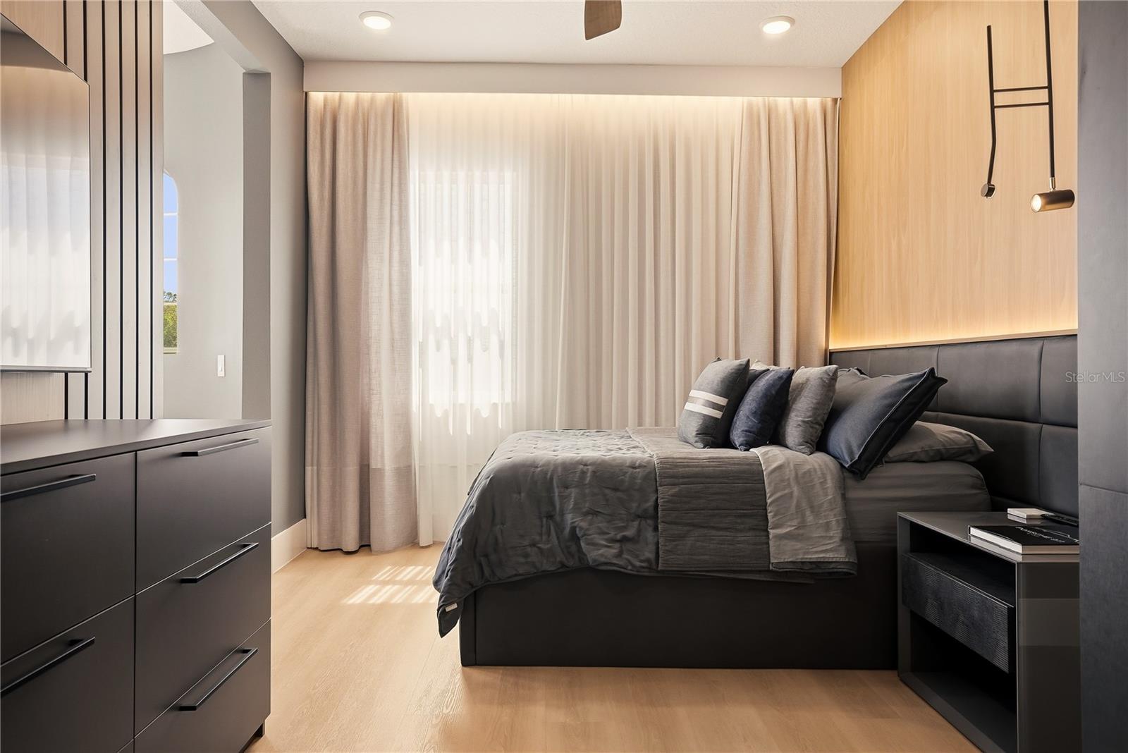 Image 40 of 47 For 16077 Barkly Ridge Court