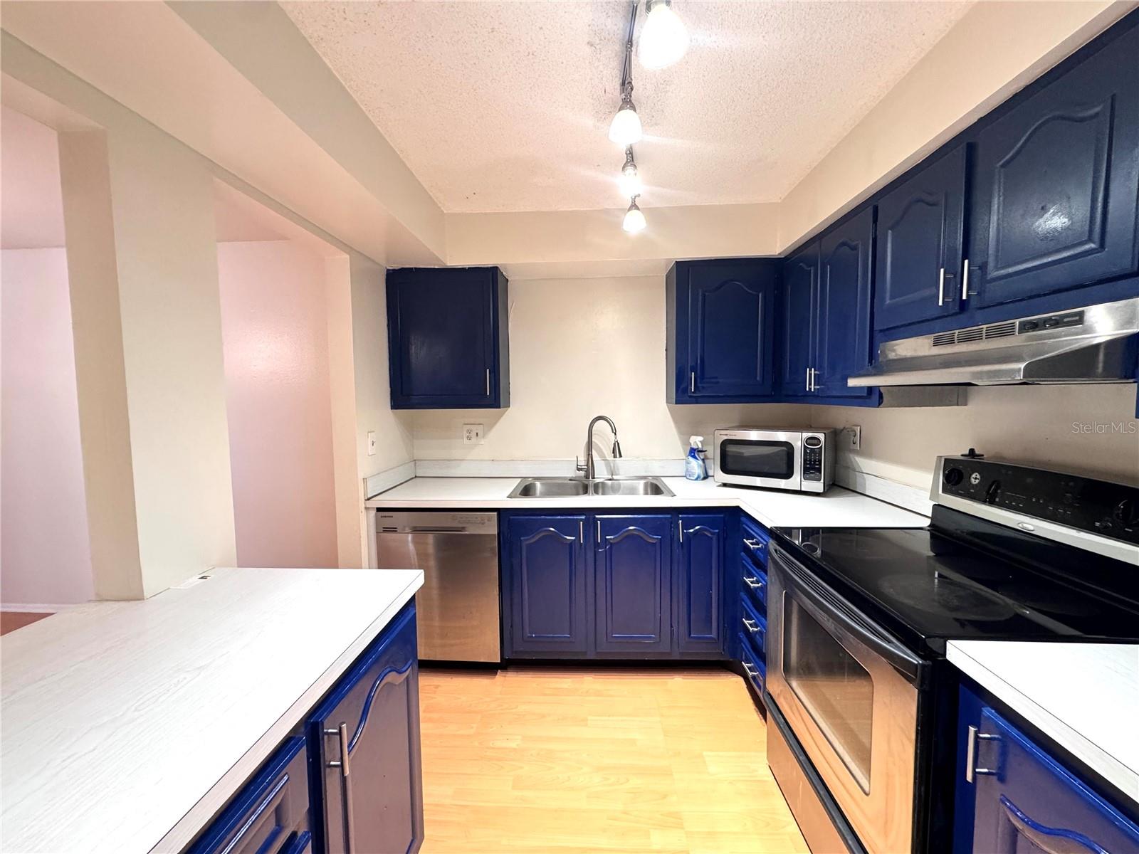 Image 4 of 21 For 514 Orange Drive 26