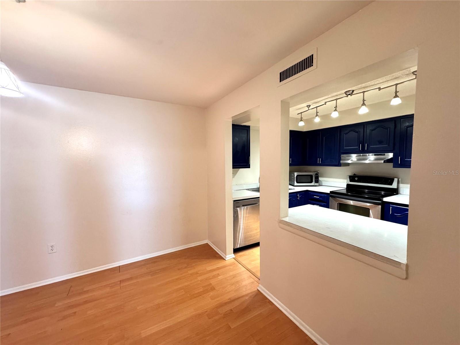 Image 6 of 21 For 514 Orange Drive 26