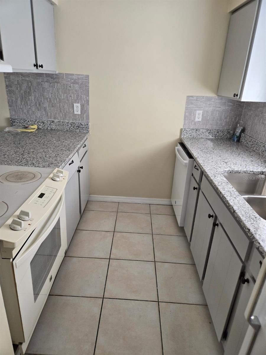 Image 6 of 9 For 1000 Lake Of The Woods Boulevard 201e